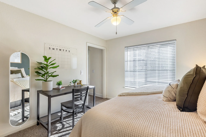 Bedroom - Village Green Student Living