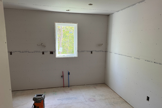 Kitchen - 815 Main Street - NEW CONSTRUCTION, Rent incl hot water, cleaning service Apartments