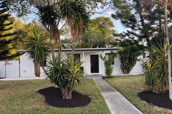 Front of House - Pompano Beach House