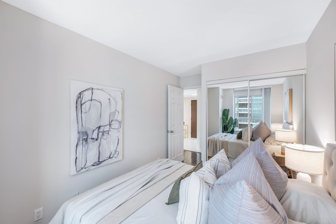 Private Bedroom with large double-door closet - Bright Furnished Room for Female Student/Pro Near UofT & Subway – All Inclusive, Prime Downtown TO!