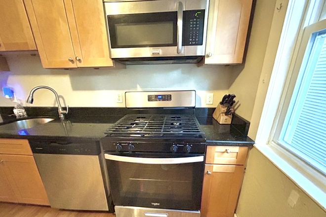 Eat -in Kitchen with new stove and dishwasher - No fees! Several bedrooms available in our 5 bedroom apartment near Red Line