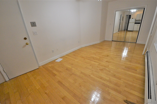 Studio - 45 Symphony Rd #202 - Avail 9/1 - Comfortable Studio on Symphony GREAT LOCATION!!!