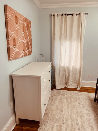 entrance - REnt one or two  rooms  international female students  non-smoker. Use of kit Condo