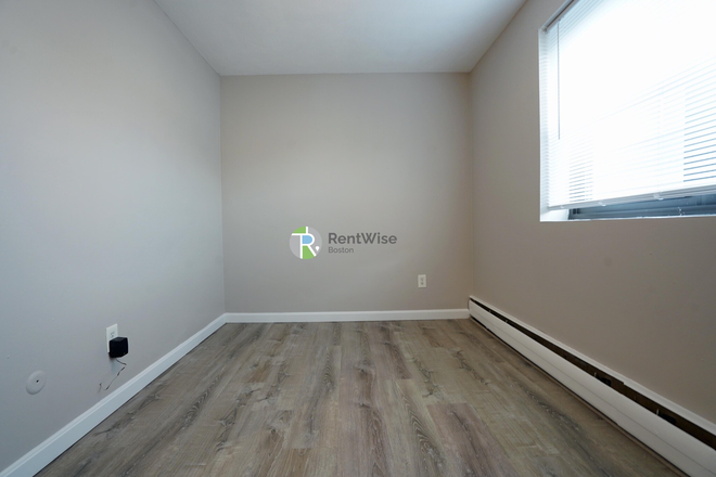 1 - MAY 2026 – Bright Brighton 2 Bed Near Boston College • Heat & Hot Water + Parking Included • No Fee Apartments