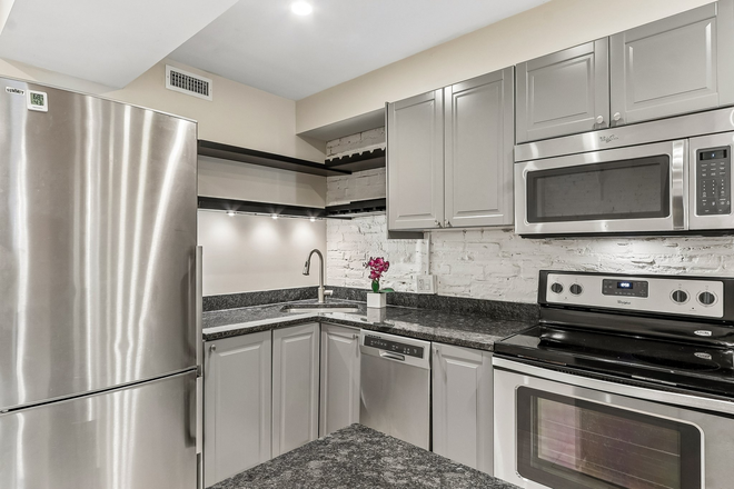 kitchen - Sun filled 2BR Apt - W/D, Parking, Walk to Campus!
