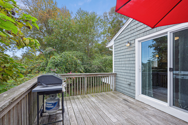 DECK 2 - 4 BEDROOM COZY TOWNHOUSE