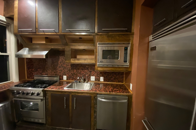 Ktichen - 5 Bedroom Luxury Brownstone Residence in Columbia Heights Duplex