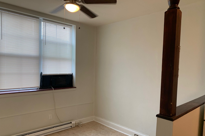 Living Room - FISHTOWN, Small 1-bedroom  Studio, 1st floor.  Near all transportation, I-95.  $875 monthly w Apartments