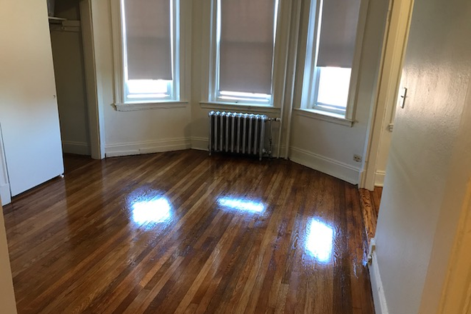 visit hubrealtyproperties.com - Huge 1 bedroom with renovated kitchen and dishwasher, next to Fenway Park Apartments