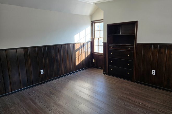 Room 4 on the second floor - 4 Bed House Available for Rent