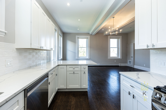 kitchen - Luxury 2 Bed | 1 Bath Apartments