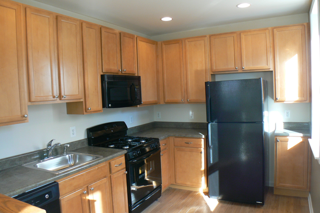 Kitchen - Hopkins Area 3BR 2 BA Townhome