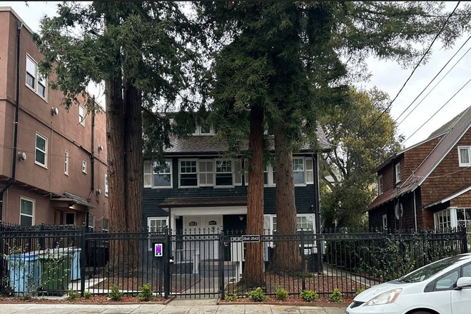  - 2541-2543 Piedmont Ave. - 2543-2 Apartments