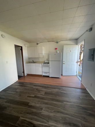 Kitchen - College Ave Apartments