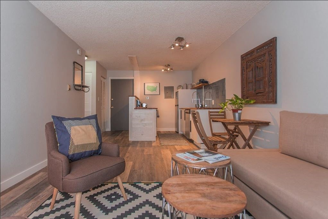 Living Room - 1707 22nd (1BR/ 1BA) Apartments