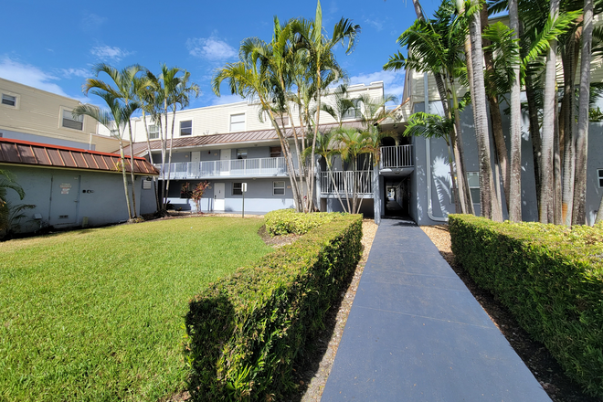 Front - WALK OR BIKE TO UM CAMPUS - BEAUTIFUL SUNWOOD  TOWNHOUSE/APARTMENTS - 1.8 MILES FROM UM CAMPUS