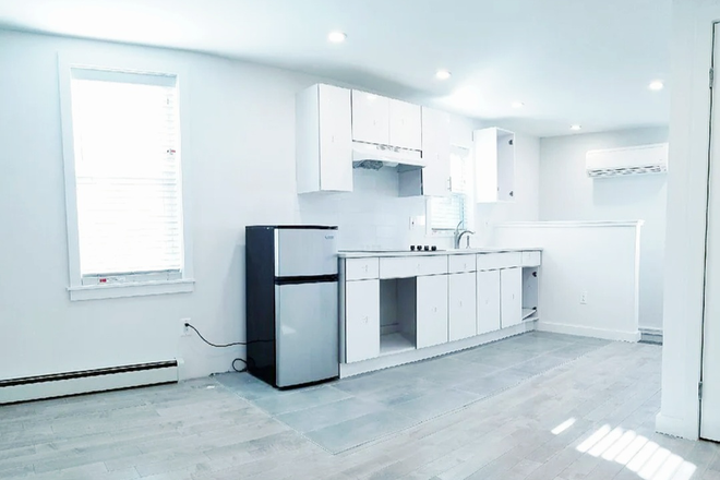 .. - Modern Pristine Studio Apartment - Private entrance – Perfect for Students – Utilities Included