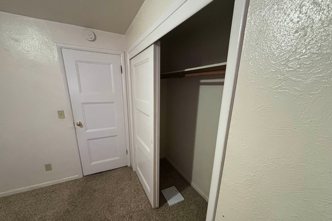 Room for Rent (closet) - Pebble Beach Apartments