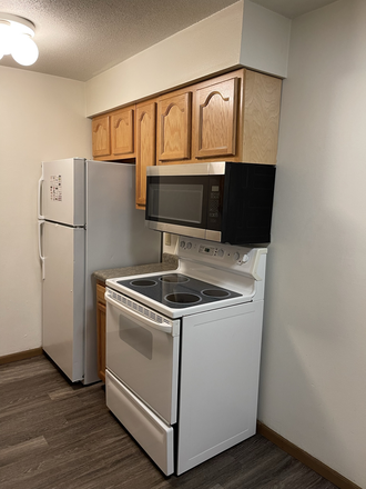 QP - Two-Bedrooms Near Campus! - 612 E Court St. Apartments