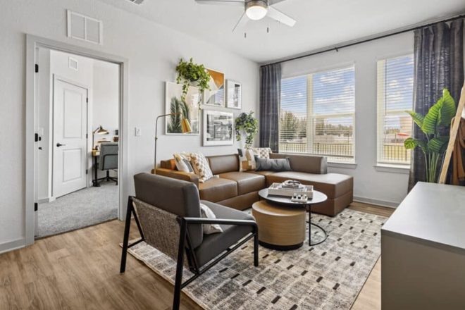 Spacious and fully furnished living area - UCF Summer Sublease – Private Room and Bathroom, Fully Furnished, Great Location Apartments