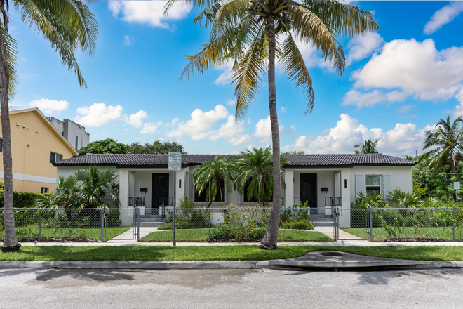 Outside - Fully Furnished - Miami Bungalow Coral Cables Area - 4 miles from campus - Electric and internet Duplex