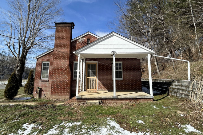 Photo - Cute Brick House in Cove Creek Area