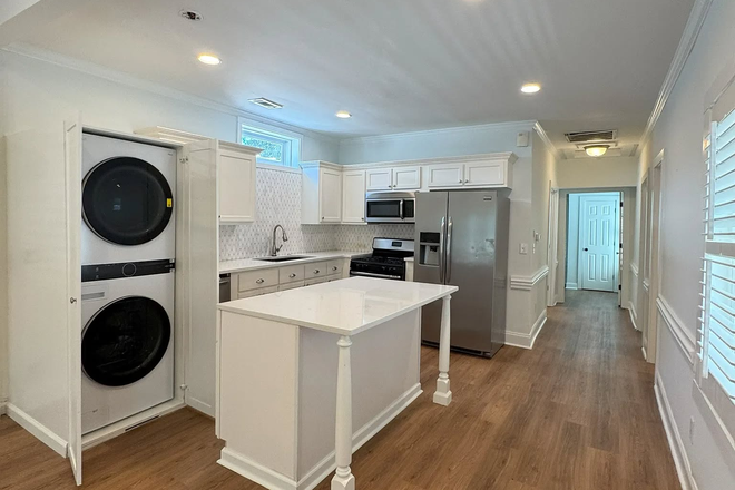 Kitchen - Open Bedroom 15 minute walk to MUSC House