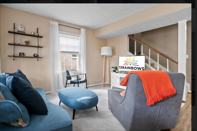 Front room - AVAIL 8/2025! Need students for coliving arrangement. 4 bedrooms, can sleep 6. FULLY FU Duplex