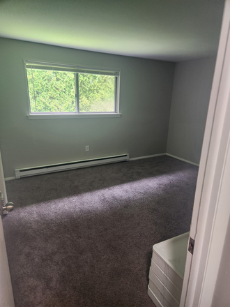 Bedroom for Rent - Social Amherst less than 10 minutes from campus, Looking for a Lease Takeover Before the Semester Apartments