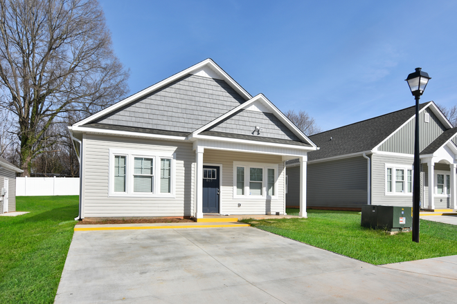 Outside street view - Charlton Farms Luxury Student Homes