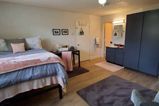 Campus Court 4-Bed - Capri Student Housing (8 Different Floorplans!) Apartments