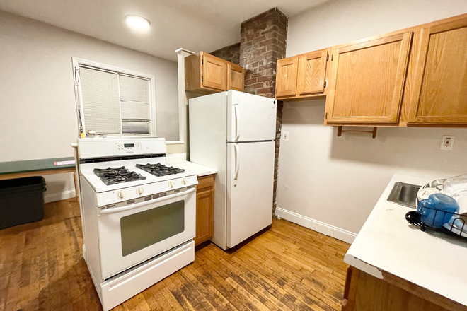 Kitchen - Spacious 3BR Apartment | Rooms Available