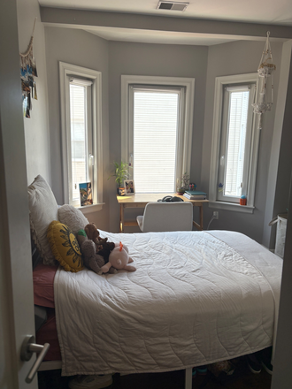 Bedroom - 1580 Tremont Steet for Summer Semester 2026 (1 bedroom in 4 bd ap.) Apartments