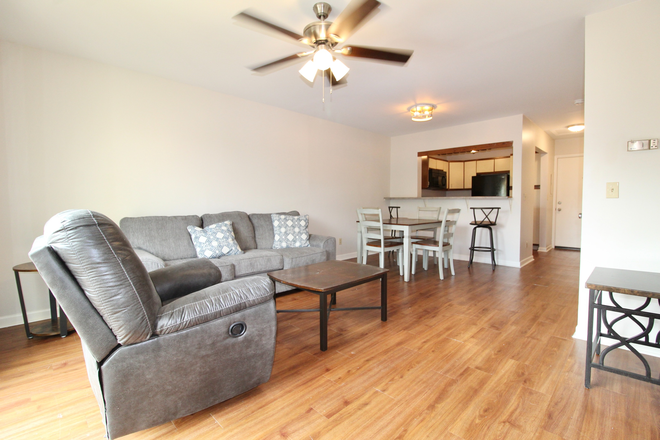 Living area - Hunters Ridge - 4 bed - 2 bath top floor condo - NOW Pre Leasing!