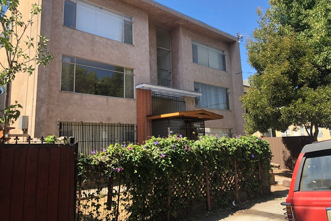 Building - Updated Spacious unit, freshly painted throughout