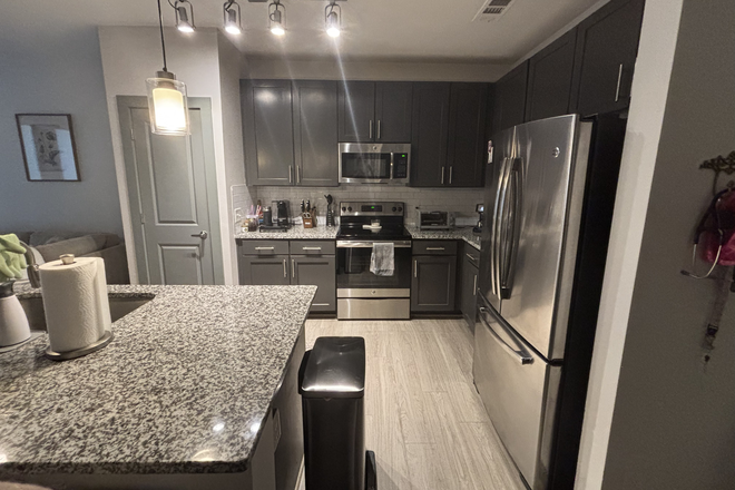 Kitchen - 1Br Apt 5 min from campus