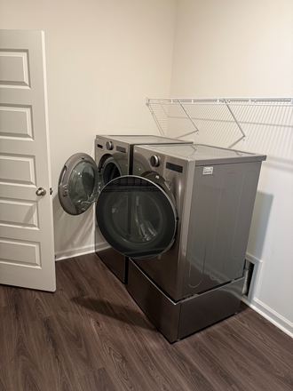 laundry - 4 bedroom, 2.5 bathroom townhouse, 10 min to UNC
