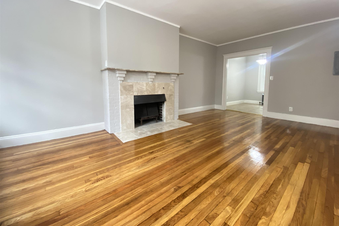 1 - Renovated 2 Bedroom - Great Location - HEAT AND HOT WATER INCLUDED Apartments