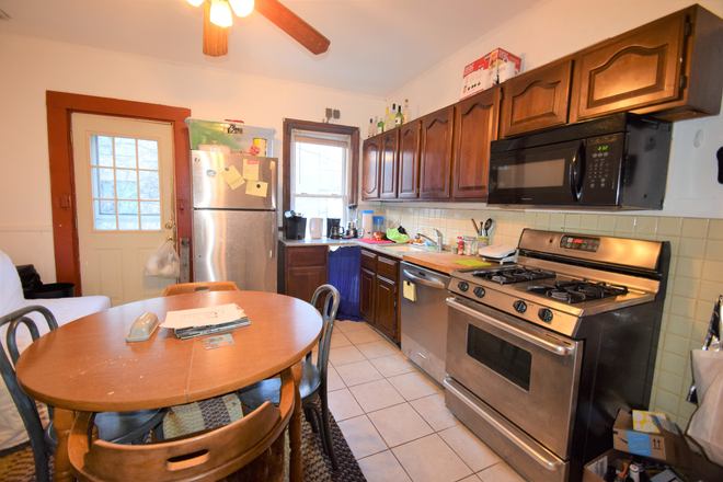 ... - Mission Hill 2 Bed Split / 2 Bath with Backyard Duplex