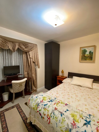 Bedroom #2 on the first floor with a double bed, study desk, and chair. - Quiet Toronto Home – Private Upstairs & Basement Rooms