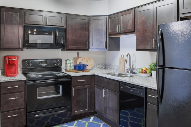 kitchen - Franklin Park Apartment