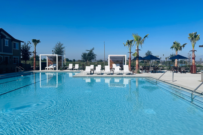 Community Pool - SAFE NEW 3 BEDROOMS MODERN TOWNHOME CLOSE TO UCR WITH POOL AN