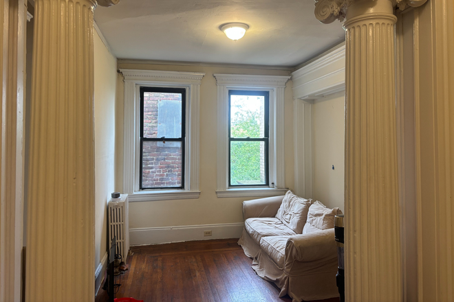 Living Room - Apartment close to campus