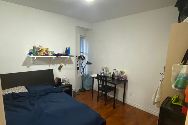 Bedroom 1 (furniture won't be included) - $795/bedroom, Bathurst/College, 15 minutes walk from UTSG