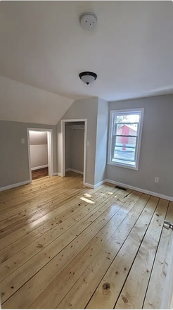 Top floor back bedroom - Beautiful 5BR/2BA Two-Level Home in Roxbury’s Historic Honeysuckle Hill