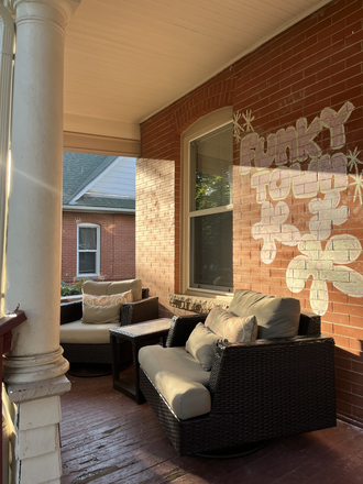 Front Porch - Large Room with Private Bath – Central Hill Location (Spring Sublease) House