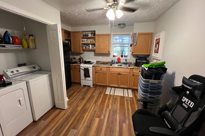 Photo - Holmes Properties, Right off King St (MALE PREF) Apartments