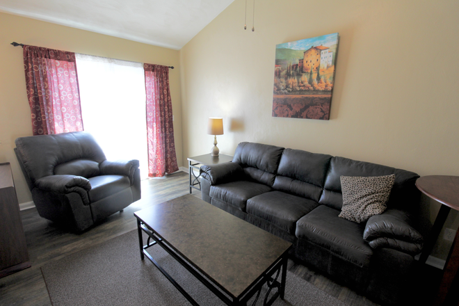 upstairs living room - Rent the top floor in this apartment type townhome and  Walk to JMU & Live Next to Starbucks!