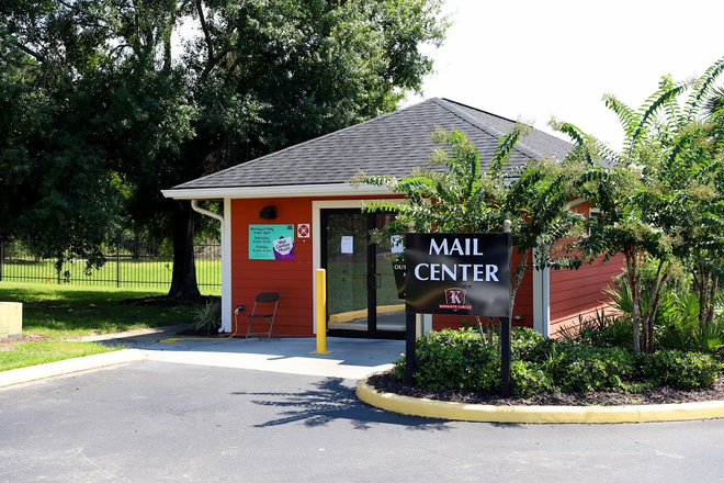 Mail Center - Knight's Circle Summer relet in a 3x3 all guys unit Apartments