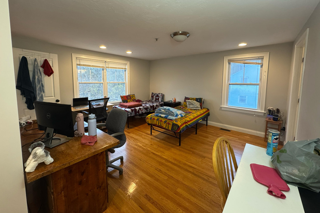 Room - Permanent Shared Room Spot Available for a GIRL in 4b 2.5b Duplex Mixed Gender House